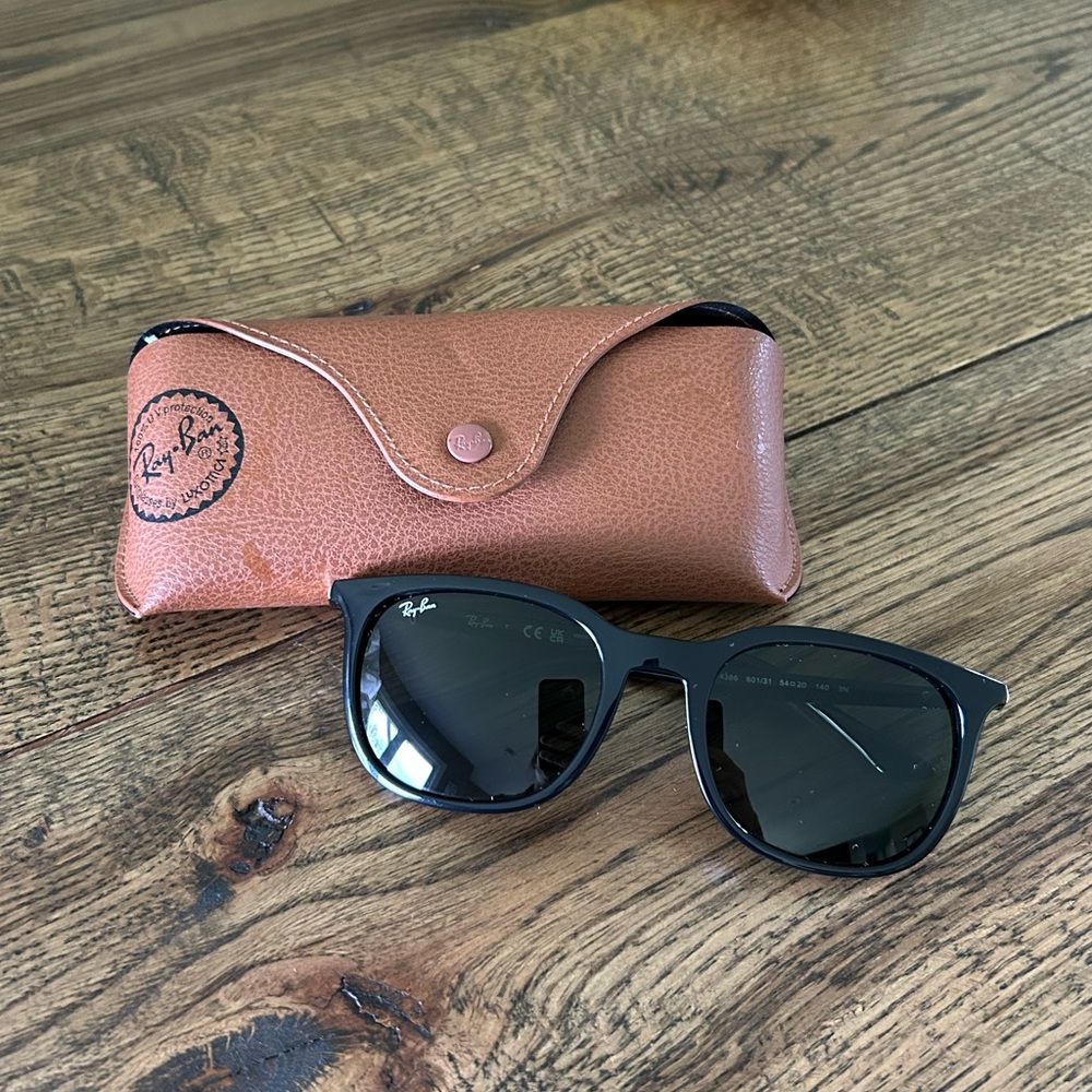 Women’s Ray Ban sunglasses